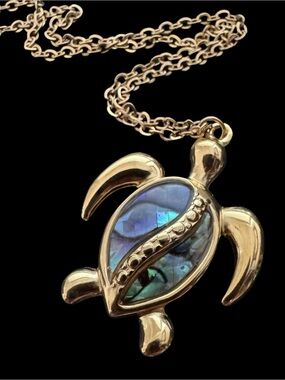 ✨Beautiful 18K GP Turtle Pendant Necklace with Abalone Shell